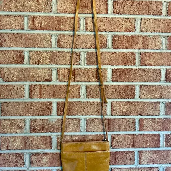 HOBO Amble Leather Crossbody Bag - Picture 7 of 11